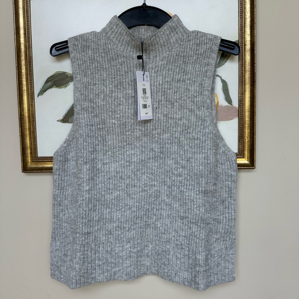 Sleeveless crop turtleneck sweater